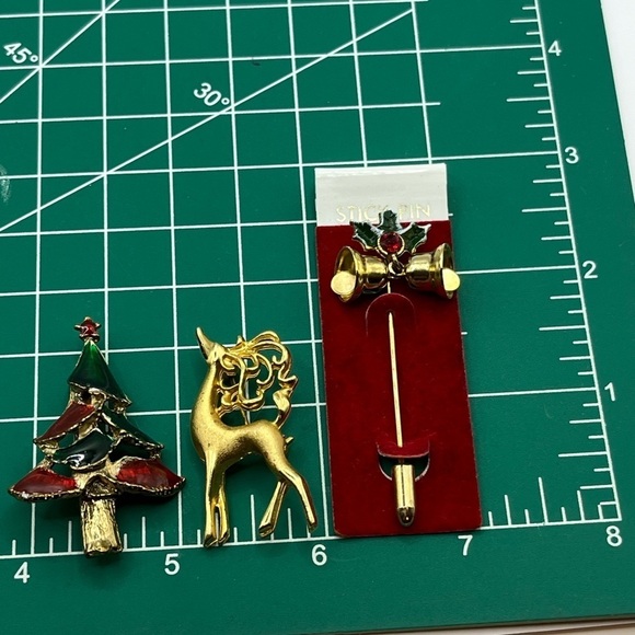Vintage Christmas Brooch 5 Holly & Jingle Bells Santa Reindeer Tree Pin Lot - Picture 13 of 14